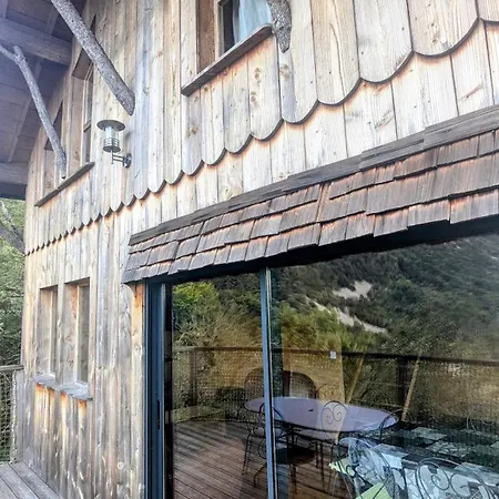 Деревянный коттедж Et Du Belvedere *