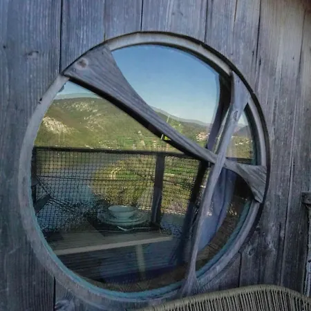 Деревянный коттедж Et Du Belvedere Serrieres-sur-Ain